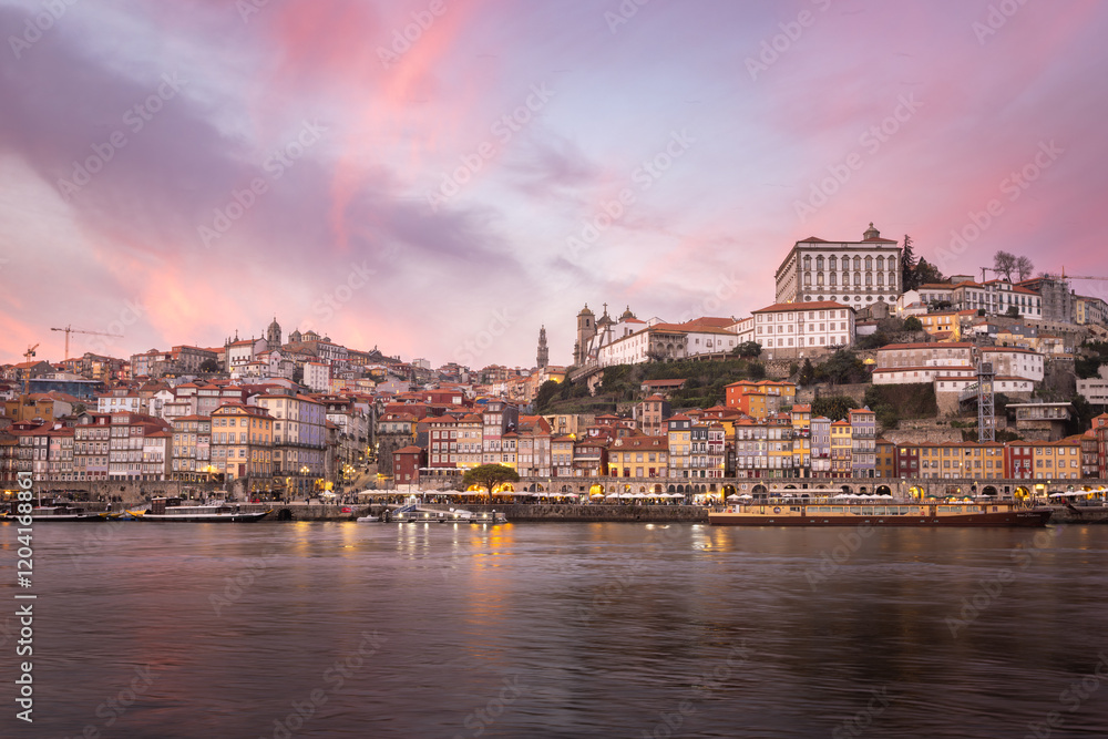 Obraz premium Porto (Portugal) and its beautiful and picturesque historical architecture of ancient Europe. Colorful buildings of the Portuguese city at sunset