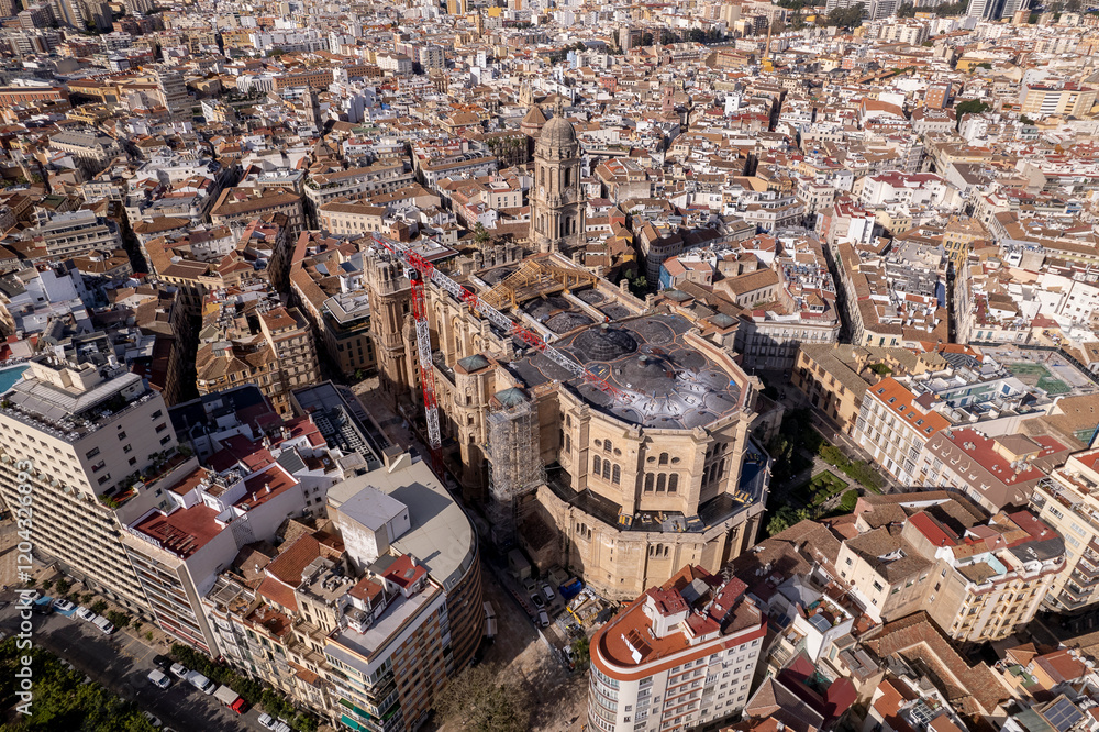 Obraz premium Málaga cathedral La Manquita in historic city center of Spanish sun coast capital seen from above