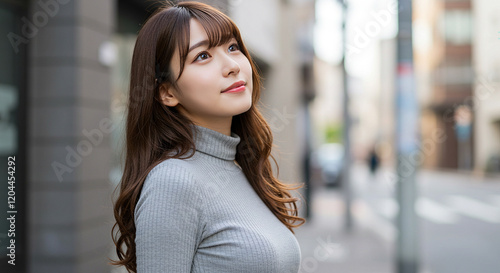 空を見上げる穏やかな表情の女性 Free Download 空を見上げる穏やかな表情の女性 - GFXLoad