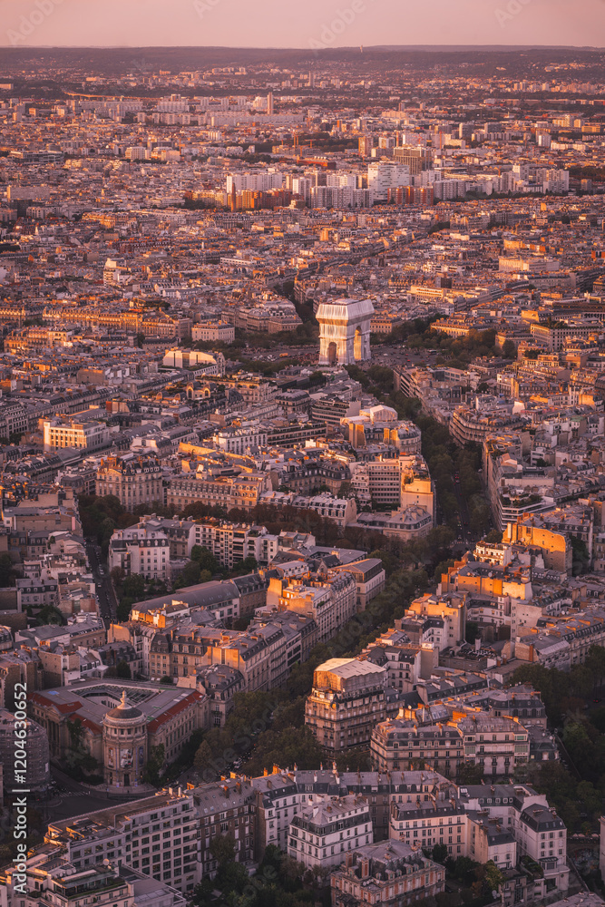Fototapeta premium L'arc de triomphe packed in by christo high quality