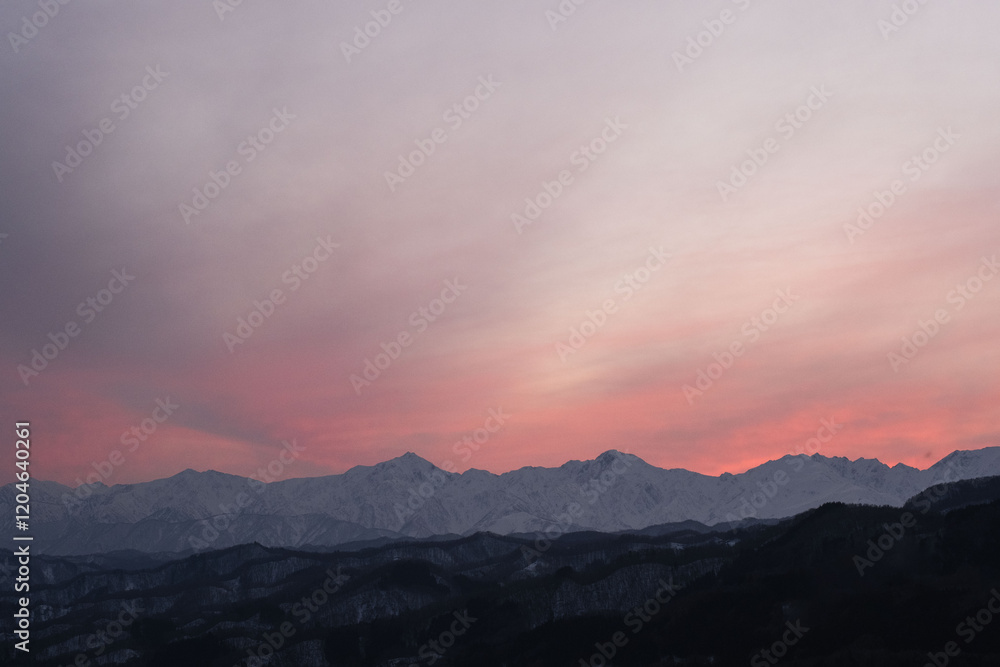 Fototapeta premium 夕暮れの北アルプス