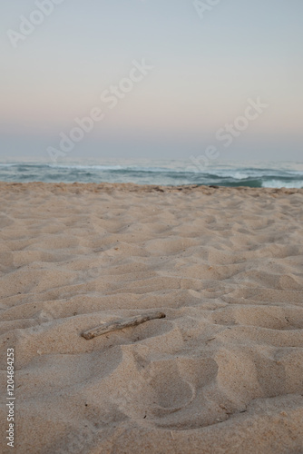Obraz na płótnie Sunset Over Peaceful Beach With Ocean Waves w salonie