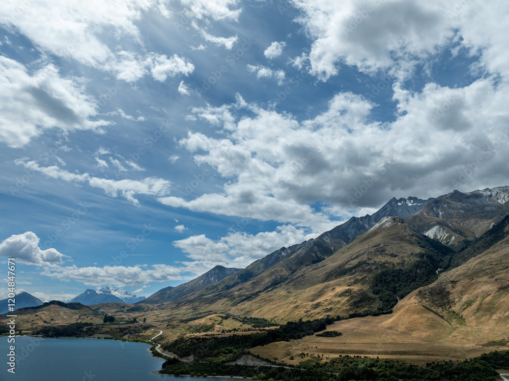 Fototapeta premium snow capped queenstown mountains