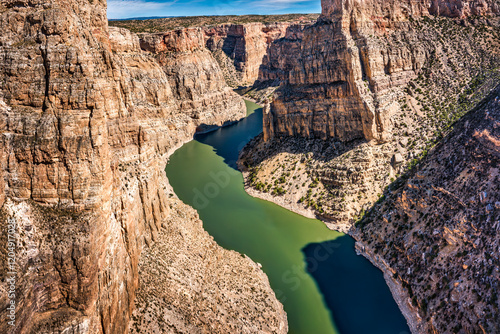 Obraz na płótnie Devil Canyon Overlook in the Big Horn National Recreational Area, MT. This 1000 foot deep canyon is a rugged, sinuous gorge with numerous short tributary canyons, that offers spectacular views. w salonie
