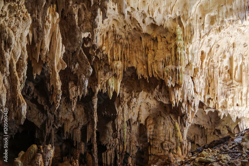 Les grottes d'Anjohibe à Madagascar photo