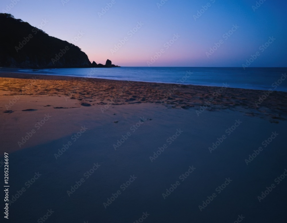 Obraz premium Peaceful Ocean Waves Rolling onto the Sandy Coast at Dusk