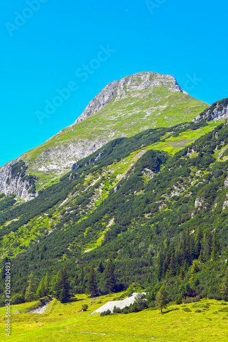 Die Heiterwand, Felswand in den Lechtaler Alpen, Tirol, Österreich photo