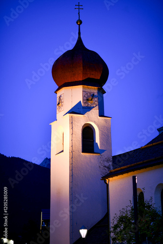 Pfarrkirche St. Anton am Arlberg (Tirol, Österreich) photo