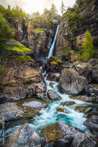 Obraz na płótnie Cascade du Ray waterfall view in Alpes-Maritimes, France w salonie