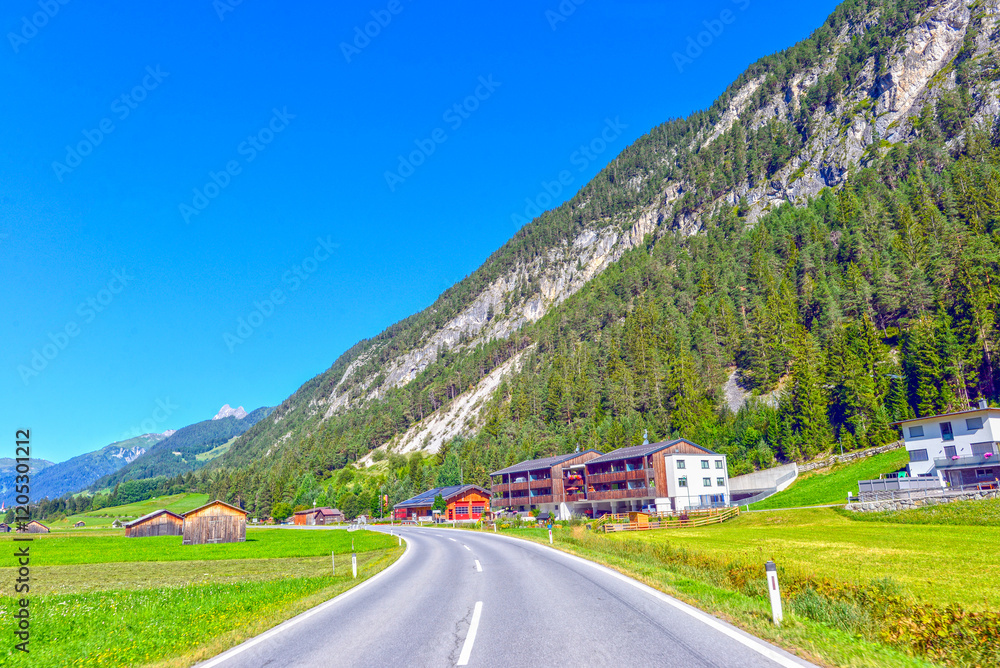 Φωτογραφία Stanzertaler Landesstraße in Vadiesen - Pettneu am Arlberg (Tirol, Österreich)