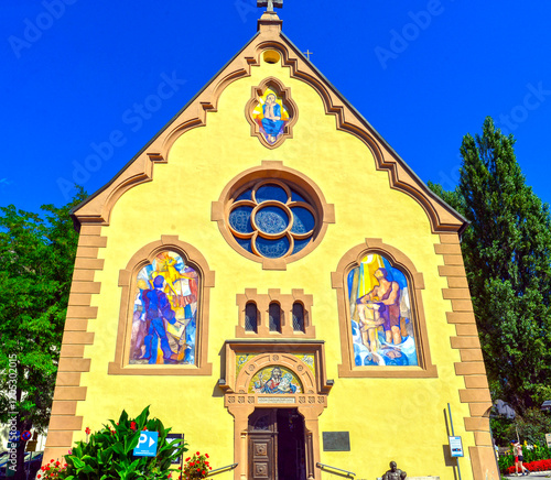 Eingangsfassade der Johanneskirche in Imst in Tirol photo