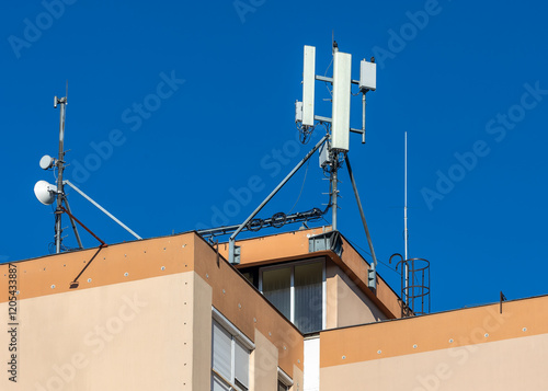 Microwave transmitter antennas on rooftop