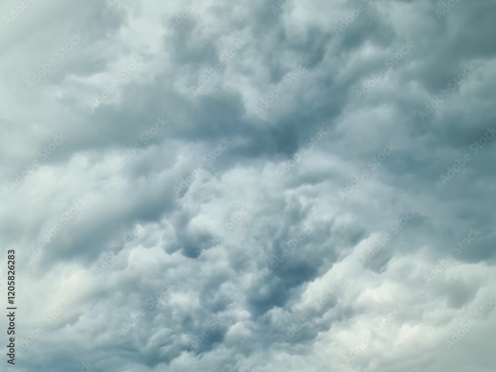 Fototapeta premium The heavens darken as a mass of storm clouds builds before a thunderstorm.