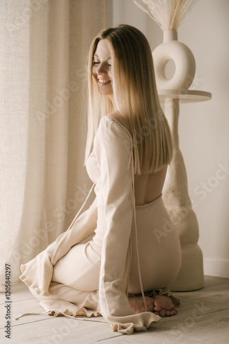 Obraz na płótnie Beautiful blonde woman posing in a beautiful modern stylish beige interior w salonie
