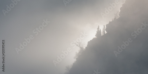 Montagne dans la brume Ardèche France