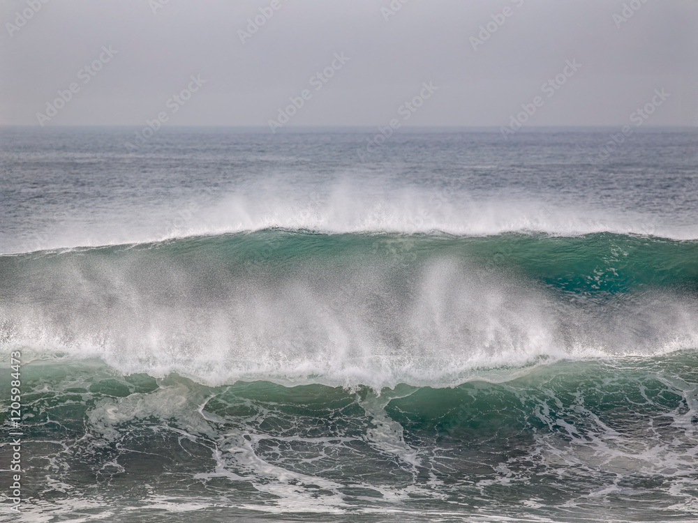 Breaking wave with spray