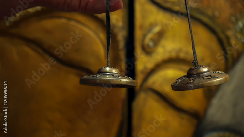 Obraz na płótnie Hand holding tibetan cymbals for meditation and relaxation w salonie