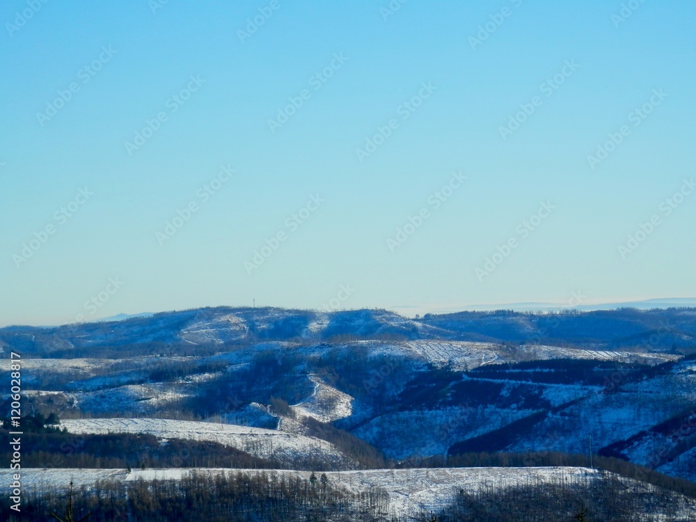 Fototapeta premium Eine Wanderung von Sieber bei Herzberg zu Hanskühnenburg (Auf dem Acker)