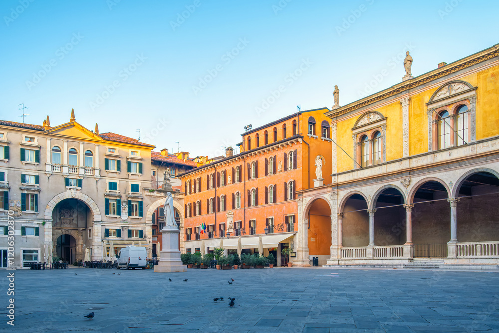 Naklejka premium Verona old town square Piazza dei Signori with Dante Alighieri statue and Palazzo dell Podesta with nobody, Veneto, Italy. Italian square with colorful buildings. Tourist and travel destination