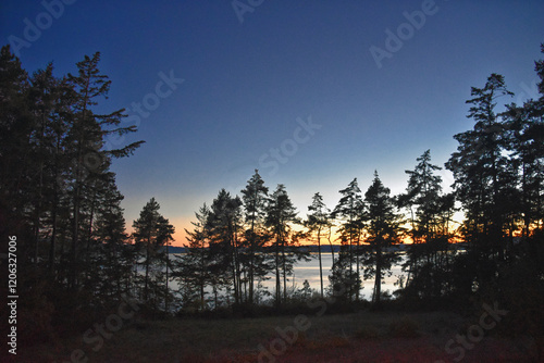 Obraz na płótnie San Juan Islands dusk sunset treeline coast views fro Lopez Island summer 2024, archipelago Washington, United States w salonie