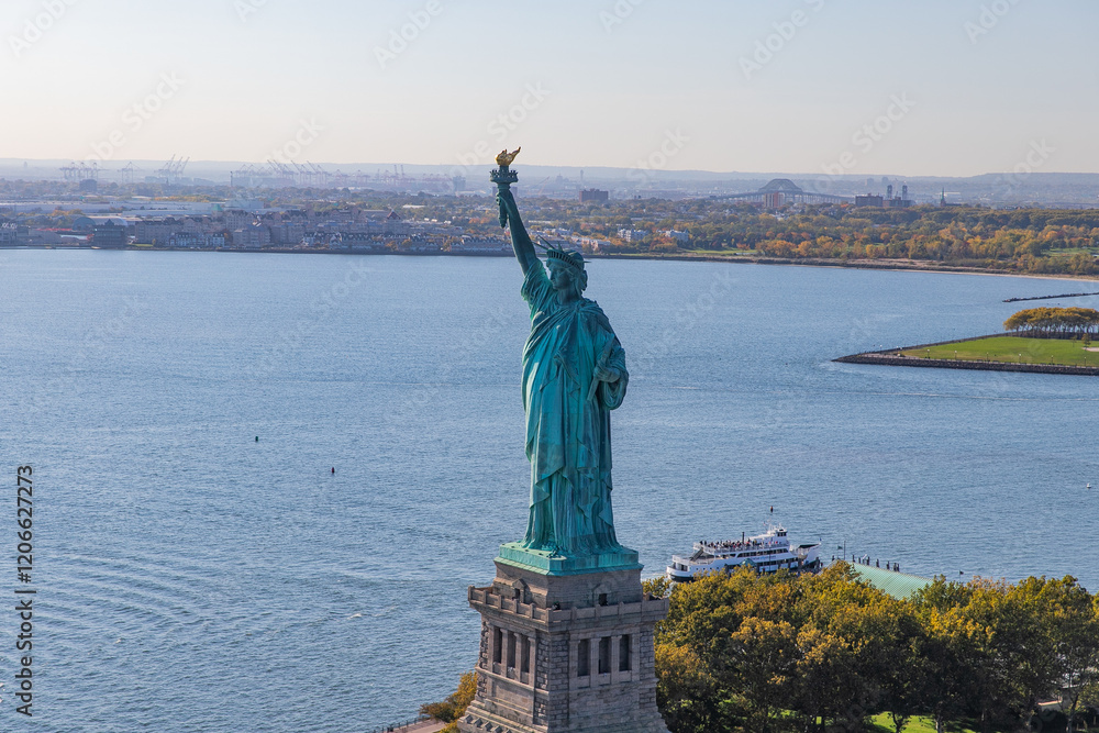 Obraz premium Aerial View of the Statue of Liberty and Liberty Island with New York Harbor in New York City 