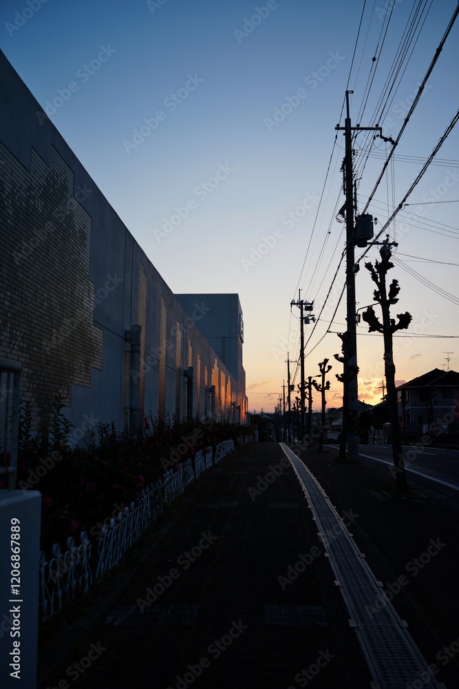 Fototapeta premium 朝焼けの空と住宅地