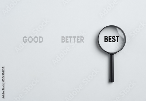 Fotografía Magnifying glass focusing on the best choice among good and better options