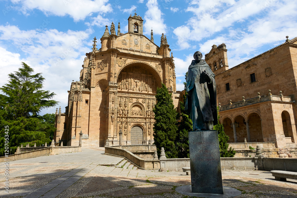 Fototapeta premium Statue of Francisco de Vitoria and the facade of the church and convent of San Esteban in Salamanca, in Castilla y Leon, Spain 