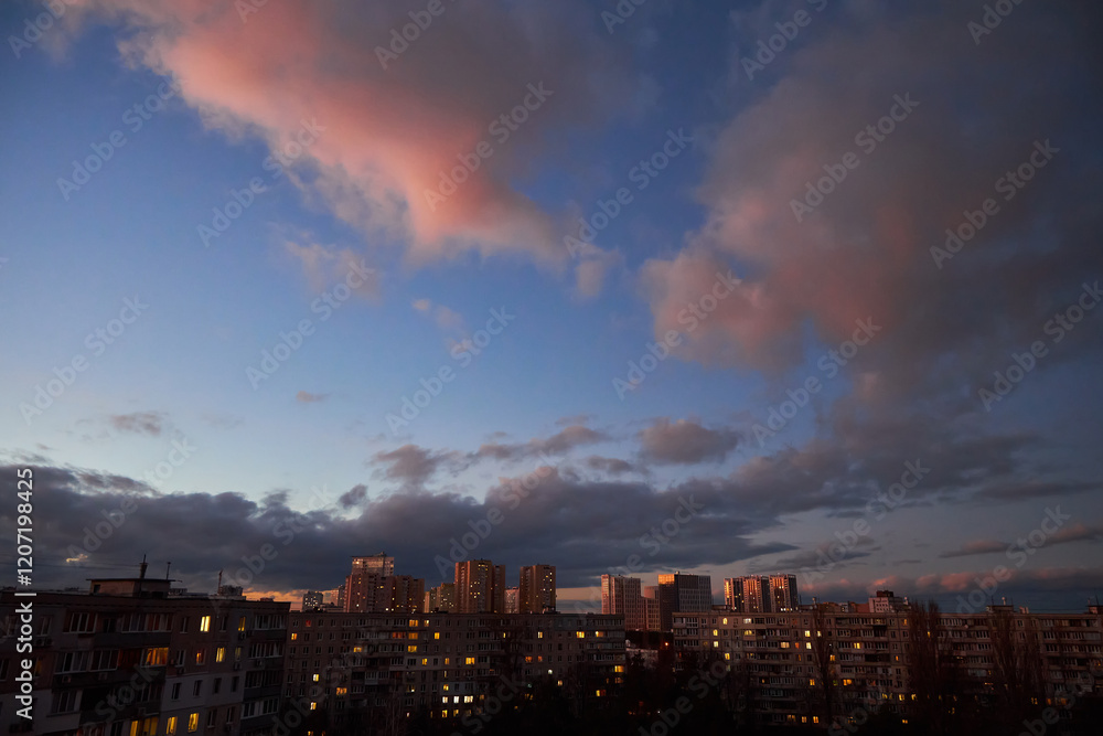 Fototapeta premium Golden Sky Over City at Sunset
