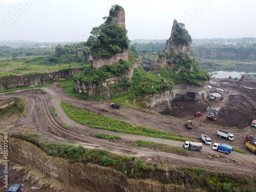 The location of a land mine for land expansion purposes in Indonesia which is popular as a tourist destination is called Brown Canyon Semarang photo