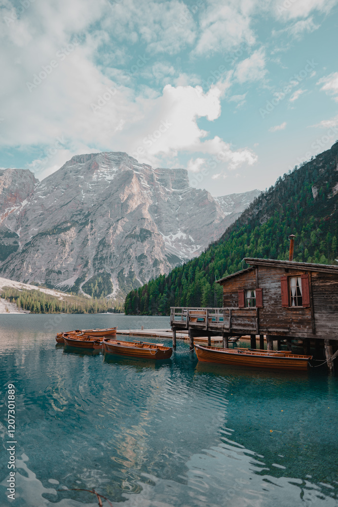 Fototapeta premium Lago di Braies, Dolomites, Italy: A Serene Alpine Scene