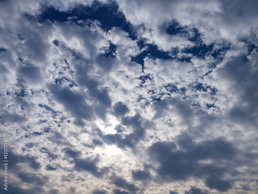 Obraz premium Clouds in Sky in Cool Winter Weather