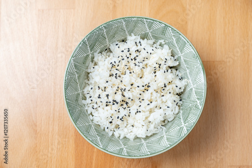 Obraz na płótnie plain plate of steamed boiled basmati jasmine cooked rice on wooden table black sesame w salonie