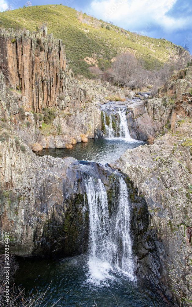 Fototapeta premium Aljibe waterfall in the area of the black villages of Guadalajara, Spain