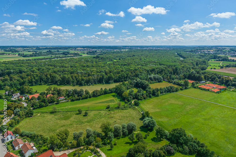 Blick auf Region um Ulm-Wiblingen an der Iller nahe der Landesgrenze zu Bayern Blick auf Region um Ulm-Wiblingen an der Iller nahe der Landesgrenze zu Bayern