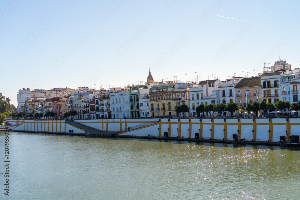 Obraz premium Guadalquivir Flussufer in Sevilla - Spanien, Andalusien