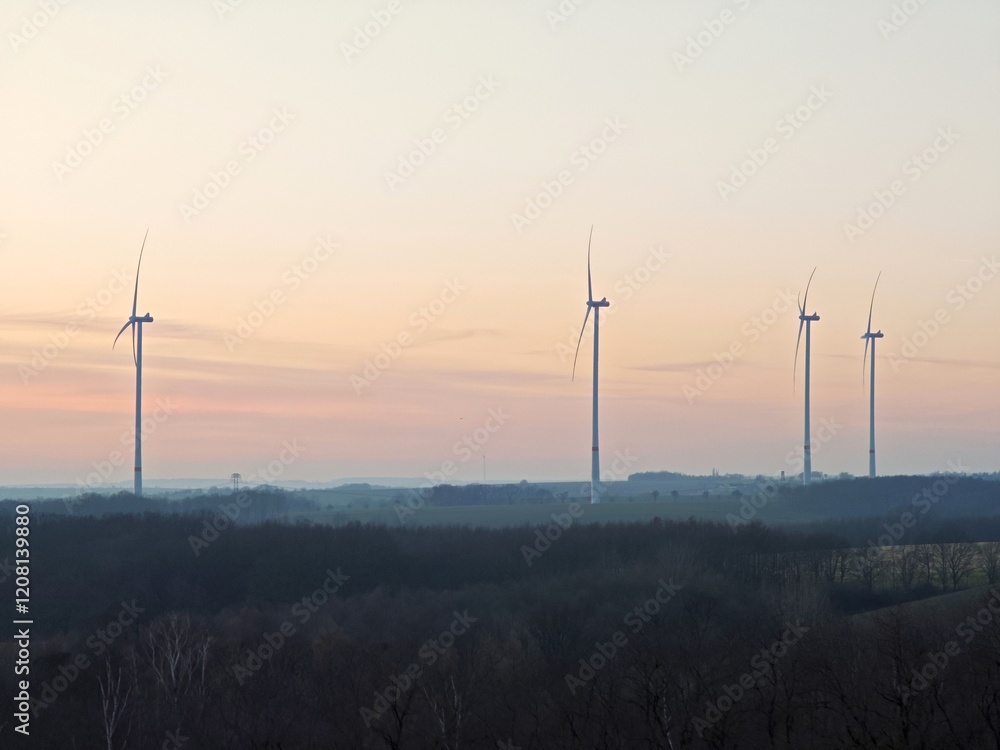 Obraz premium Windräder im Sonnenuntergang in Schmölln