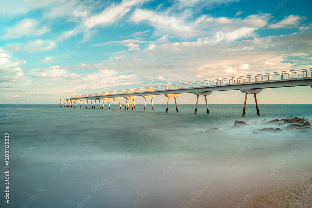 Obraz premium waves crashing under the Anis del Mono bridge in Badalona