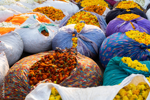 фотографія Marigolds and roses flowerheads packed in sacks on Jaipur open market in Rajasth