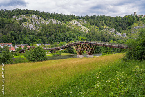 Obraz na płótnie Wooden bridge accross the river Altmühl w salonie