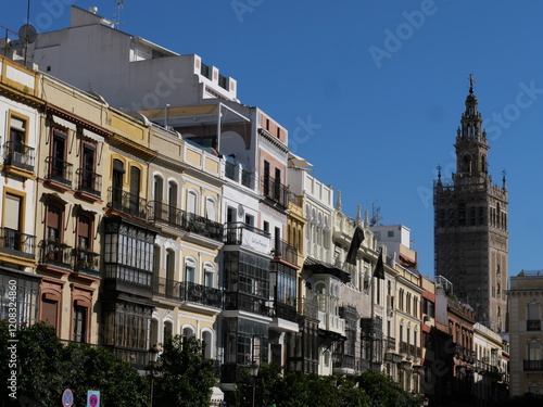 Typisch andalusisches Fenster mit Balkon im Zentrum von Sevilla Spanien Andalusien photo