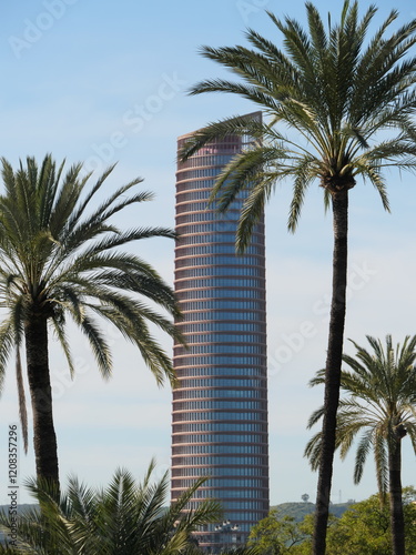 Der Torre Sevilla ein Einkaufszentrum in Sevilla Spanien und von den Einheimischen Lippenstift genannt photo