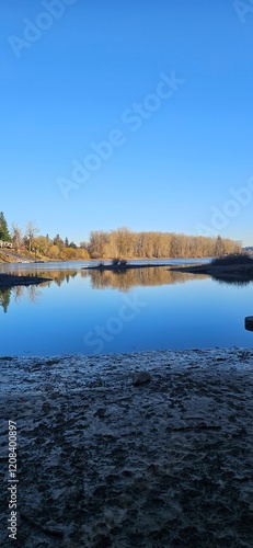 Obraz na płótnie River beach in the Winter w salonie