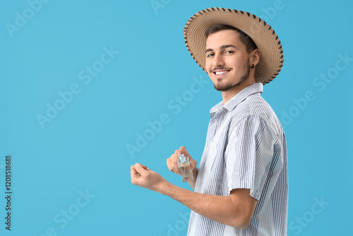 Young man in straw hat appl...