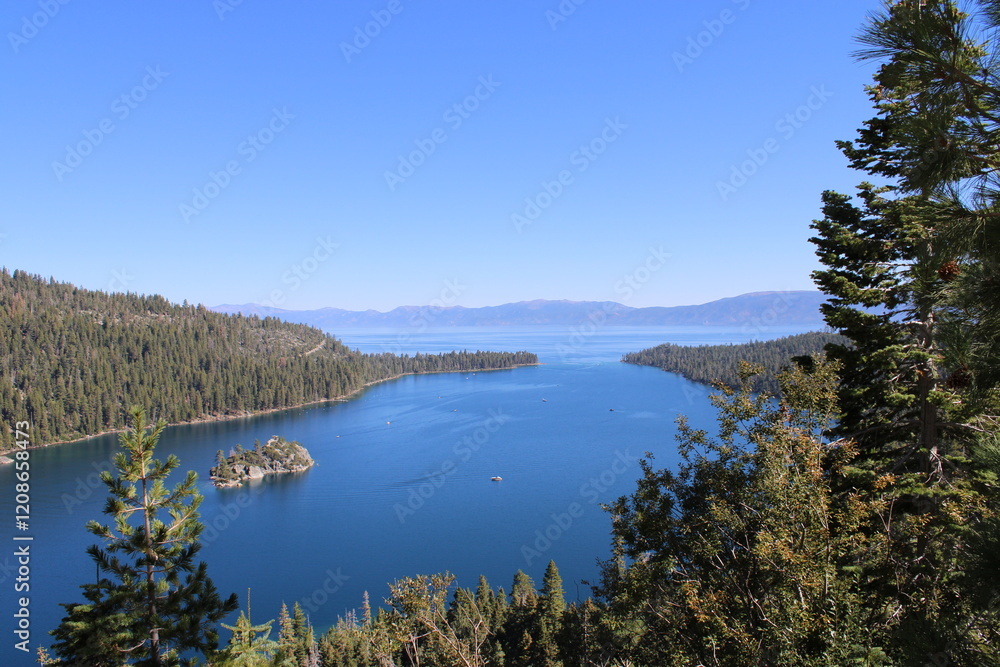 Fototapeta premium Lake Tahoe in the mountains