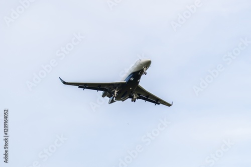 Obraz na płótnie Commercial jet aircraft approaches landing over clear blue sky in mid-afternoon hours at the airport w salonie
