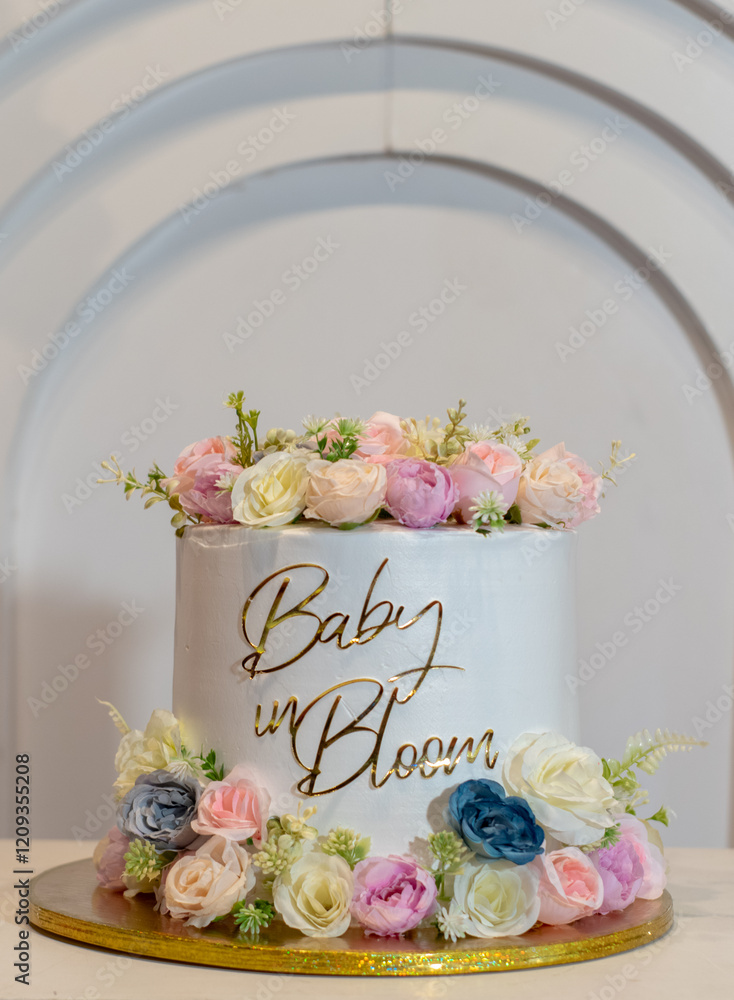 Pastel temático floral con inscripción Pastel temático floral con inscripción