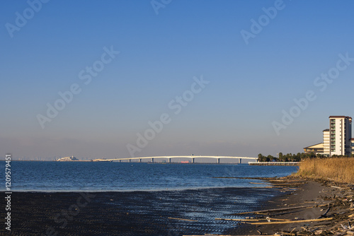 盤洲干潟から眺める海ほたると東京湾アクアブリッジが見える青い風景 photo