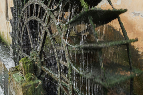 Photos Close-up shot of an antique water wheel at a watermill in Portogruaro a city in