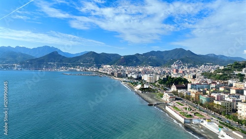 Il Lungomare di Salerno vistao dall'alto. Campania, Italia.
Vista aerea della città di Salerno che affaccia sul mare del sud Italia. photo